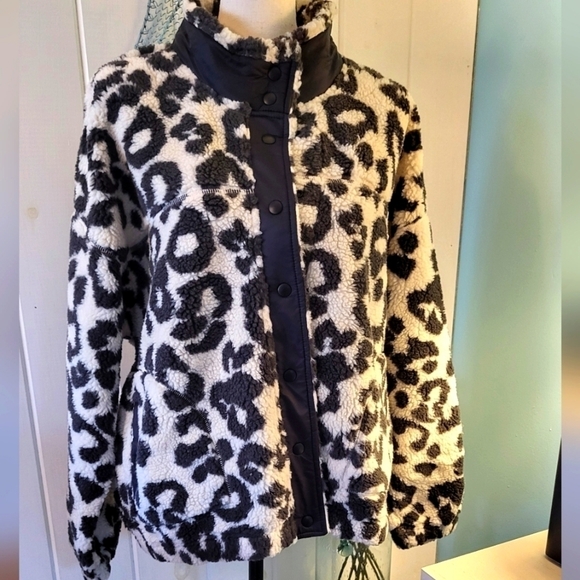 Plush Sherpa Snap Button Animal Print Jacket - Picture 1 of 9